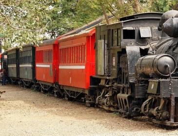 （機(jī)車、電車、客車、貨車）制造、修理業(yè)